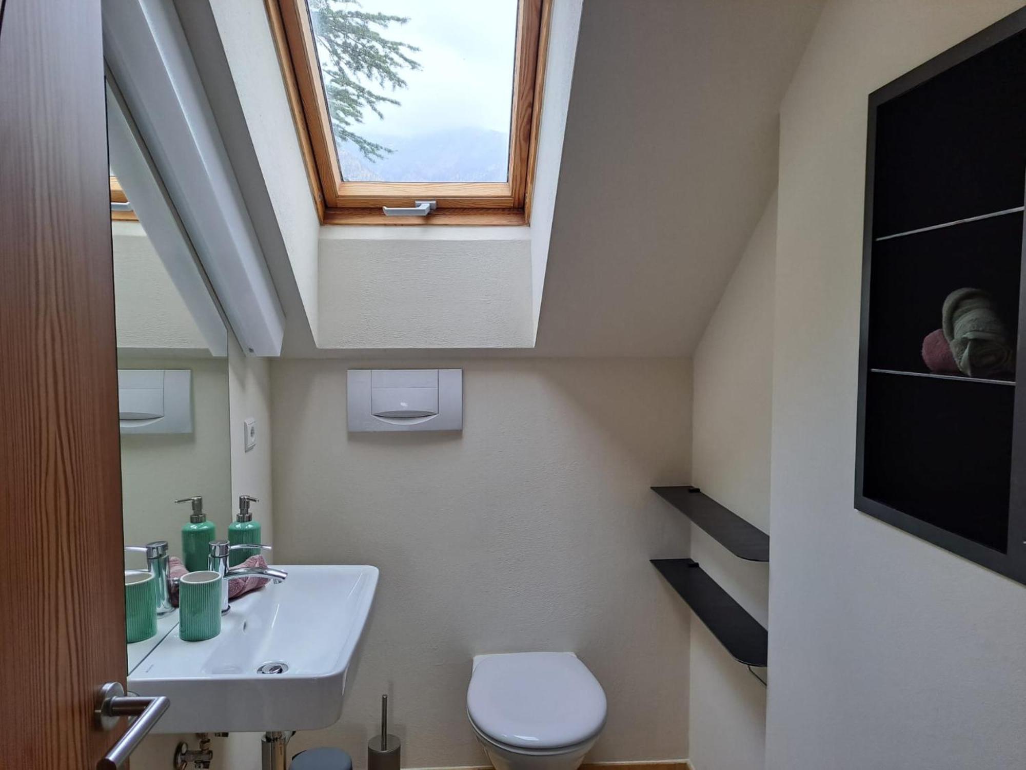 MansardeZedermit Parkplatz in Privatvilla im Herzen Merans Exterior foto