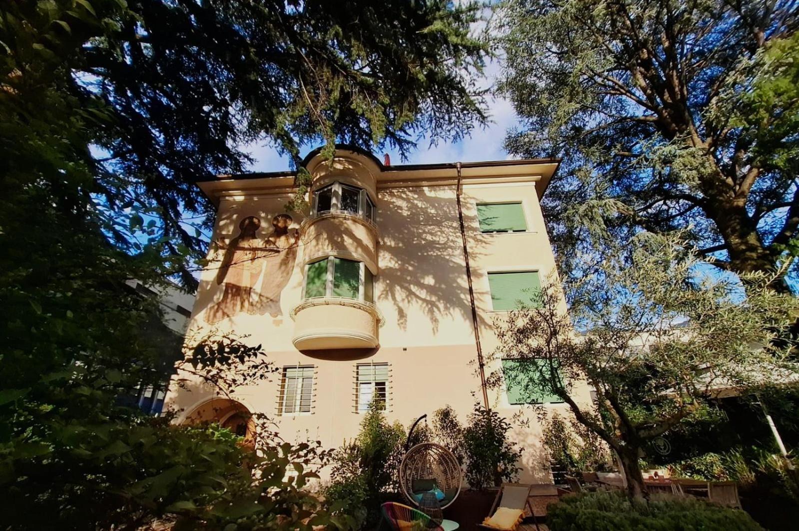 MansardeZedermit Parkplatz in Privatvilla im Herzen Merans Exterior foto